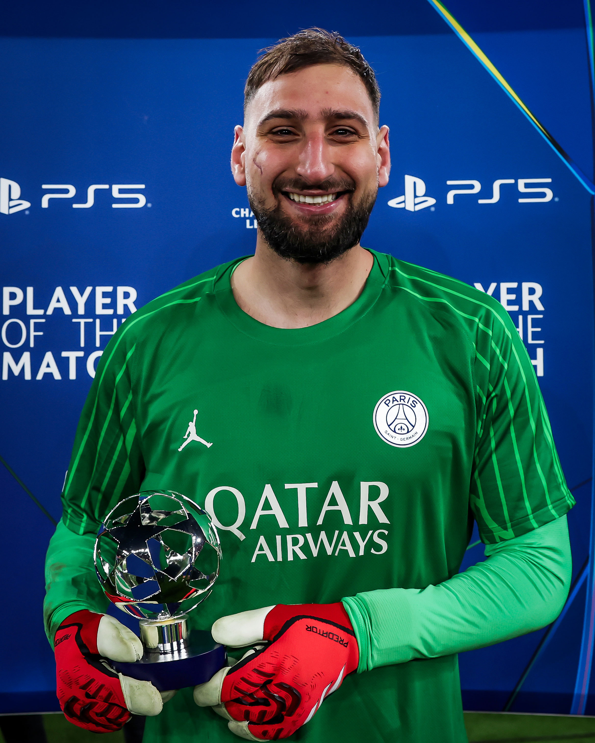 欧冠决赛点球大战，球员神勇斗志！