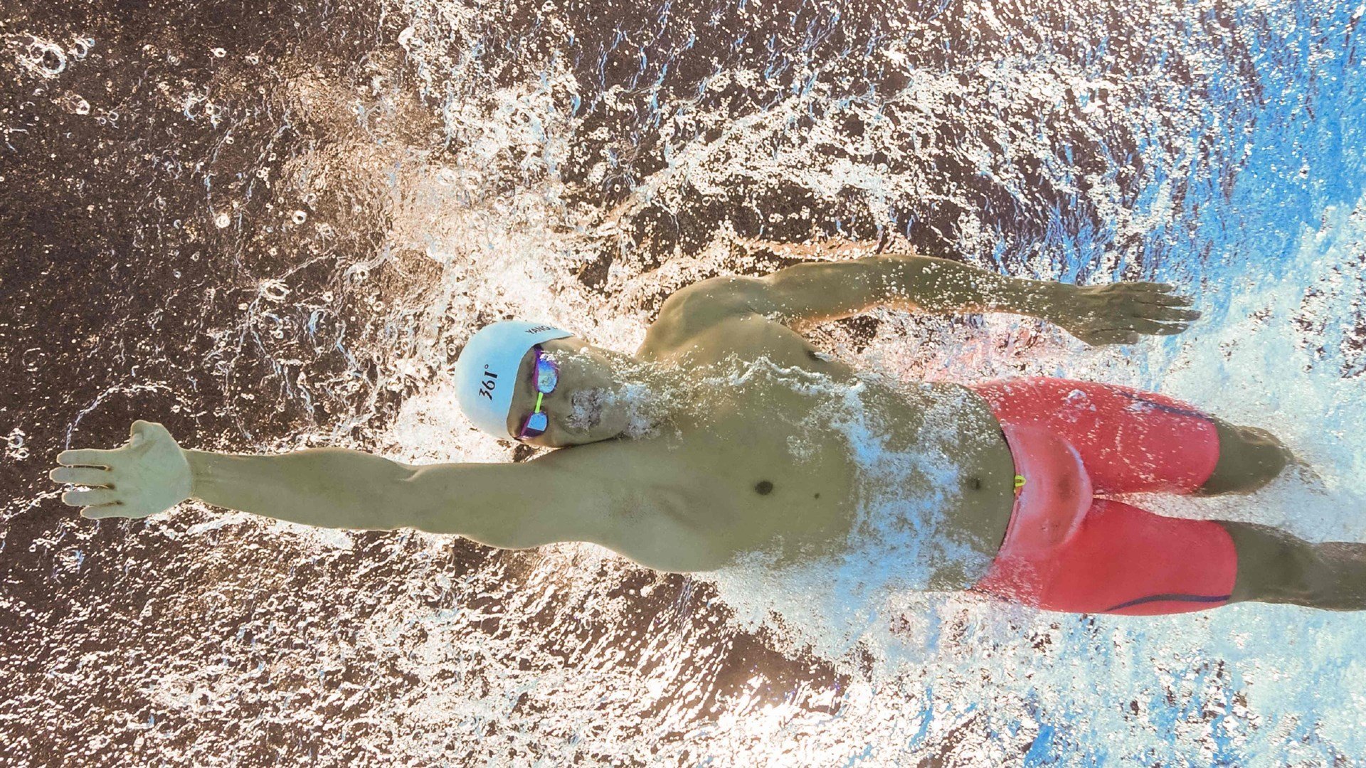 当尼斯险胜马里，阿圭罗在西决生死战接管比赛，命运交叉口的神性时刻