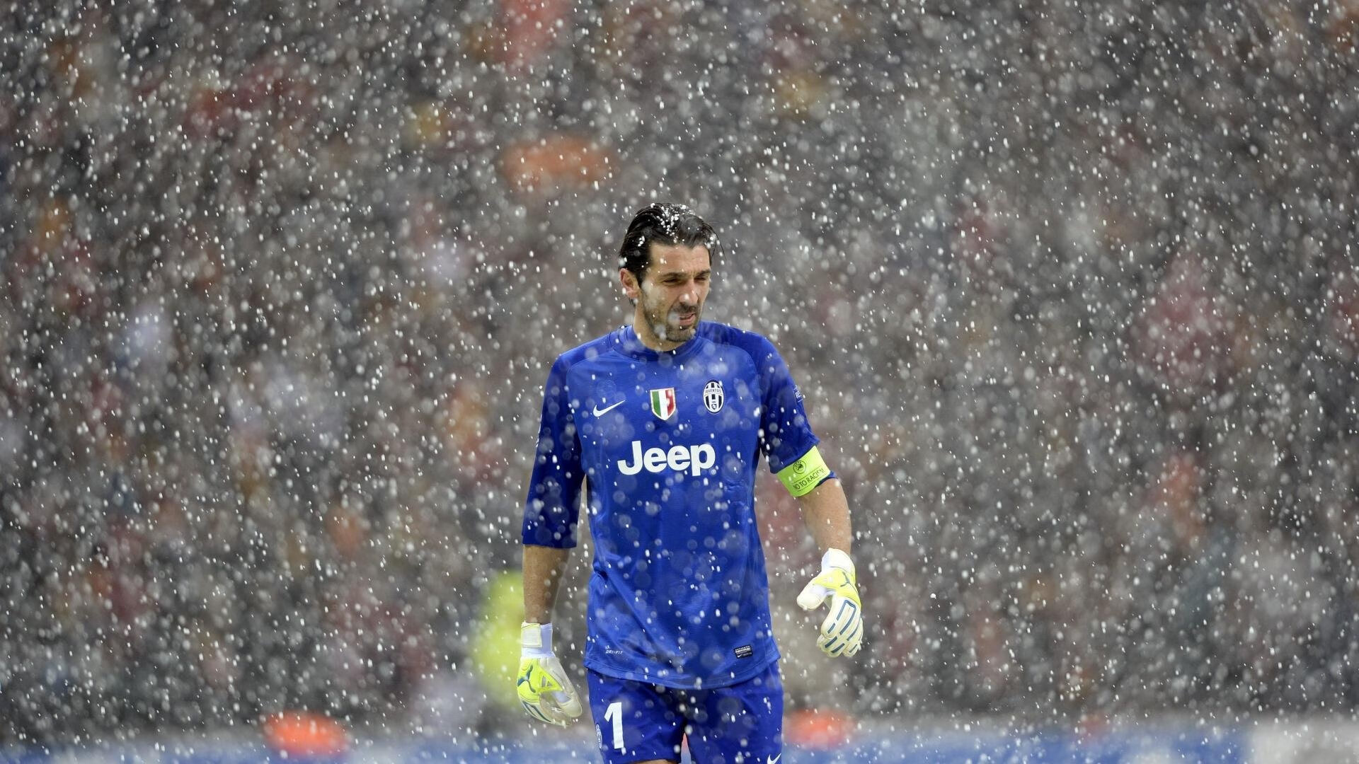 开云体育app-引擎轰鸣之夜，乔治连续得分拉开差距，F1新赛季揭幕战悬念初现